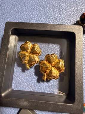 Vintage Avon Gold Tone Four Leaf Clover Pierced Stud Earrings